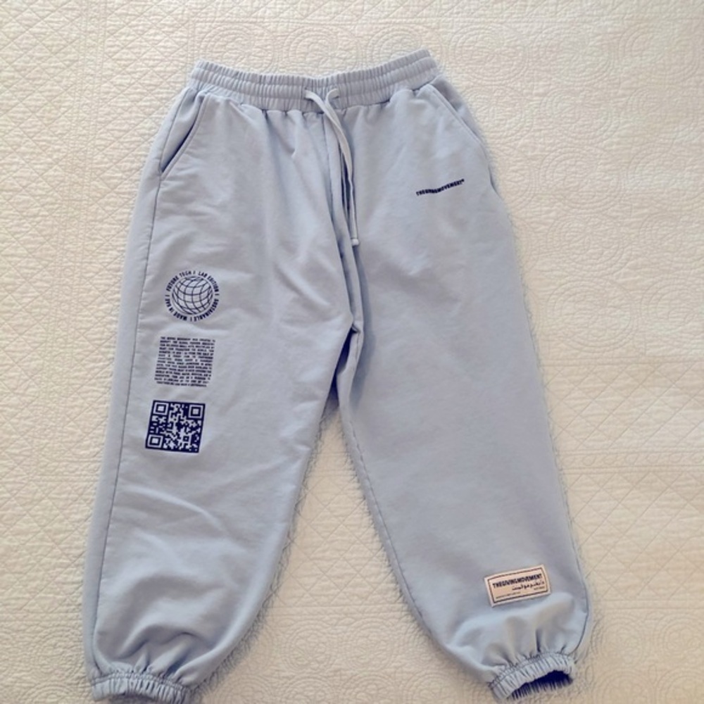 The Giving Movement jogger. Unisex medium-large.